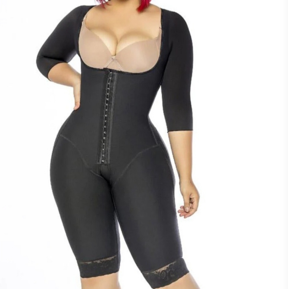 FAJAS  GAMA ALTA  Black Shapewear Bodysuit with 3/4 Sleeve.